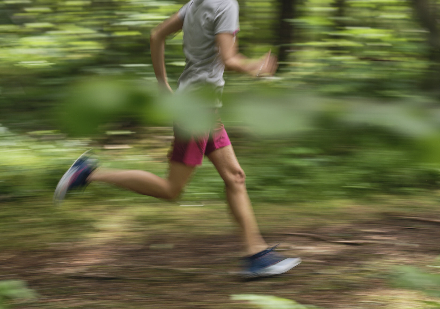 Person running along forest trail with motion blur | © RAPHAELGABAUER.COM
