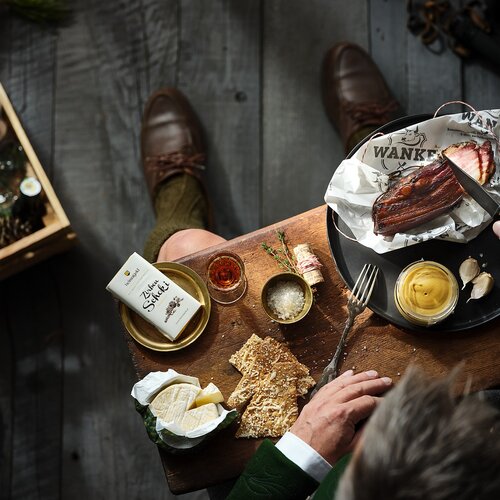 Top-down view of dining scene with meat and bread | © RAPHAELGABAUER.COM