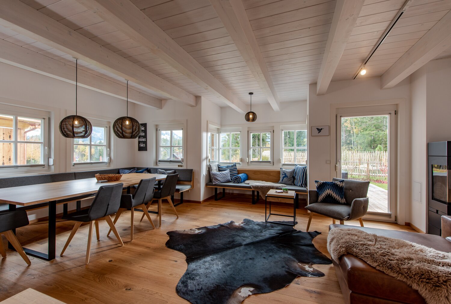 Bright open-plan living and dining room with wood beams | © C.Hoeflehner